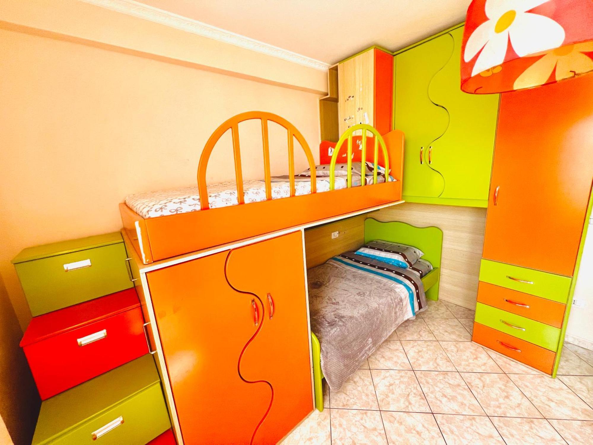 Appartement Lovely 3-bedroom Unit In *