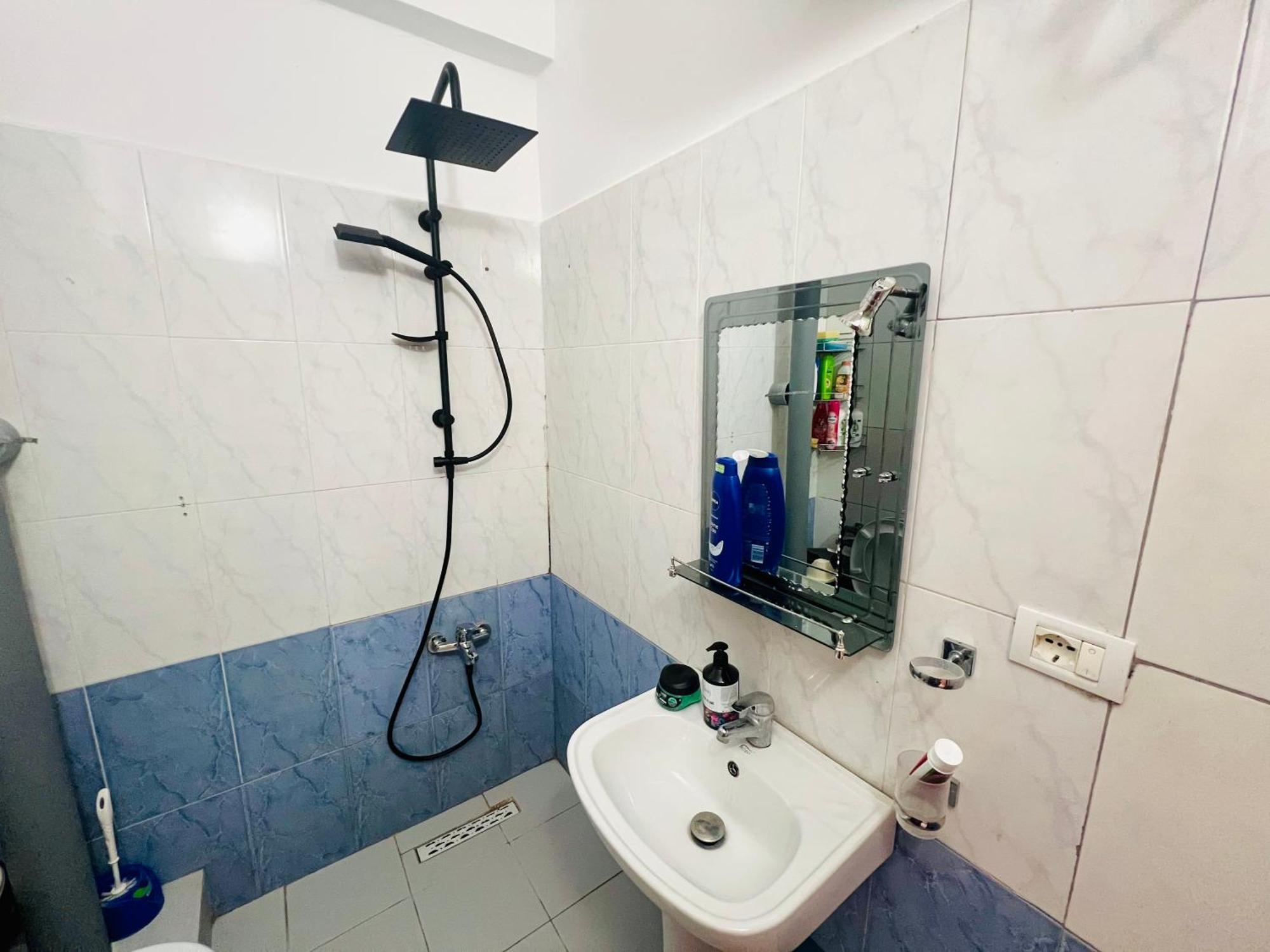 Lovely 3-bedroom Unit In Durrës